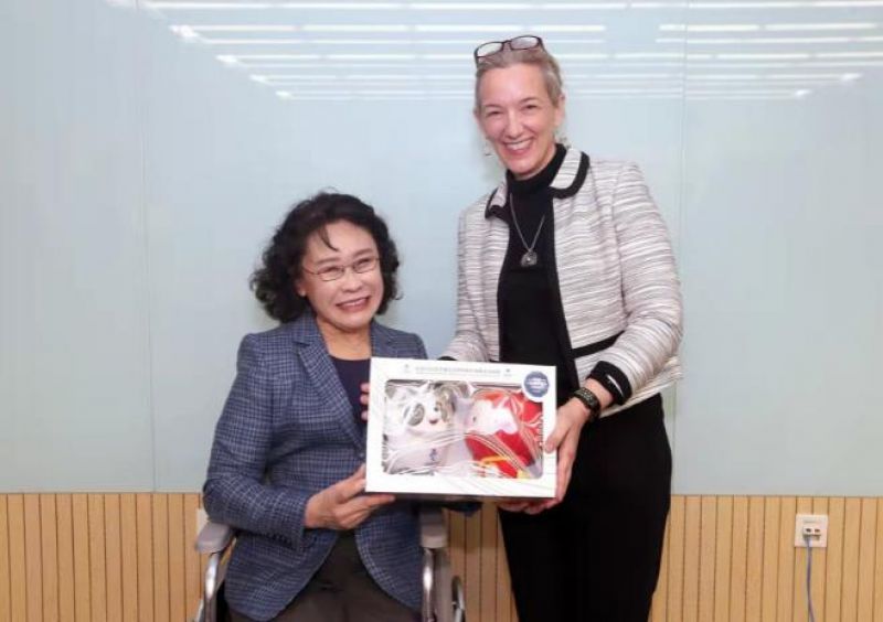 张海迪会见联合国人口基金驻华代表康嘉婷 张海迪会见联合国人口基金驻华代表康嘉婷