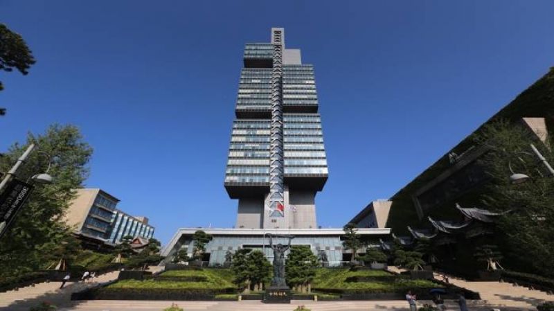 交易摇摆四年再生变数，遭估值腰斩、付款方逾期的中天城投何去何从？