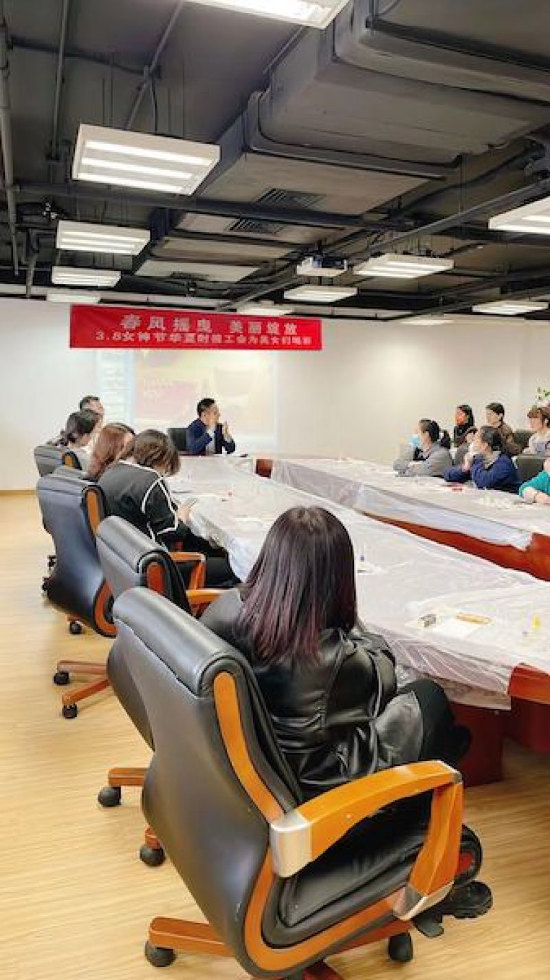 “春风摇曳 美丽绽放——3·8女神节华夏时报社工会为美女们喝彩”活动成功举办