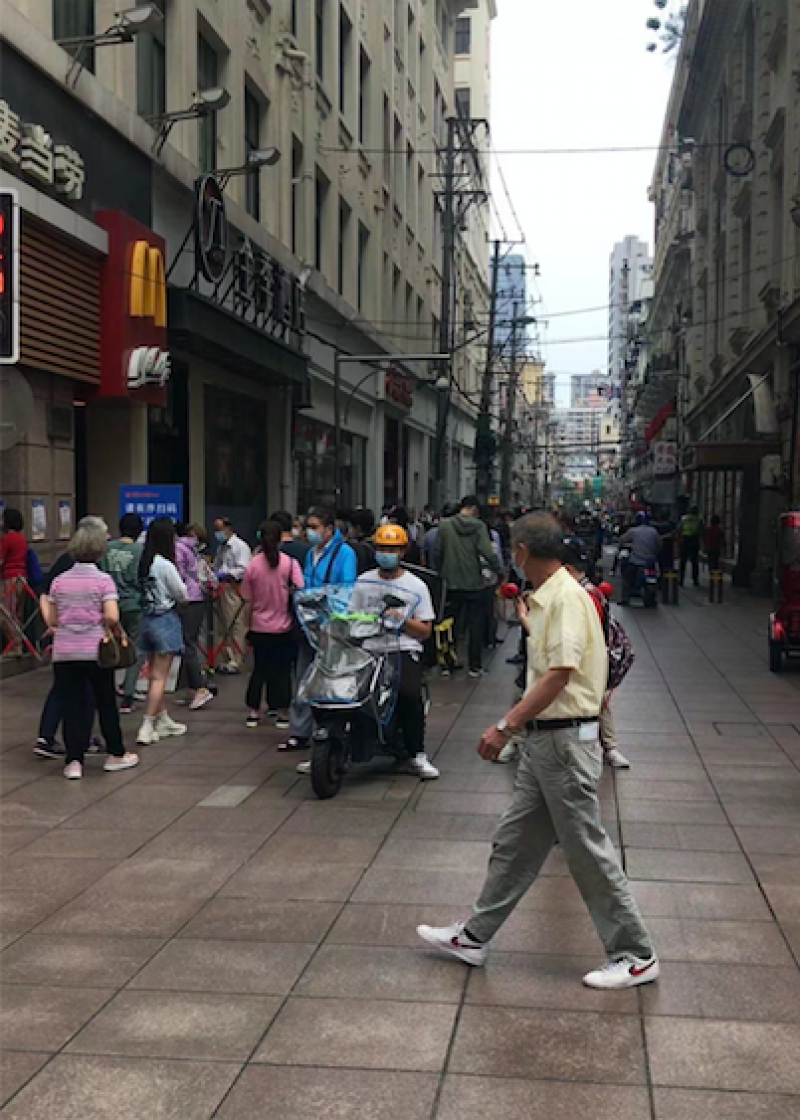 直击上海解封首日:公交地铁重现“早高峰”,商超开门迎客,城市工程建设加足马力 直击上海解封首日:公交地铁重现“早高峰”,商超开门迎客,城市工程建设加足马力