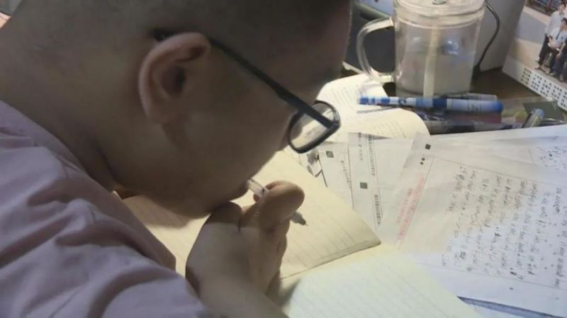 这份超出安徽二本12分的答卷 每一笔都细数着他的似水流年 这份超出安徽二本12分的答卷 每一笔都细数着他的似水流年