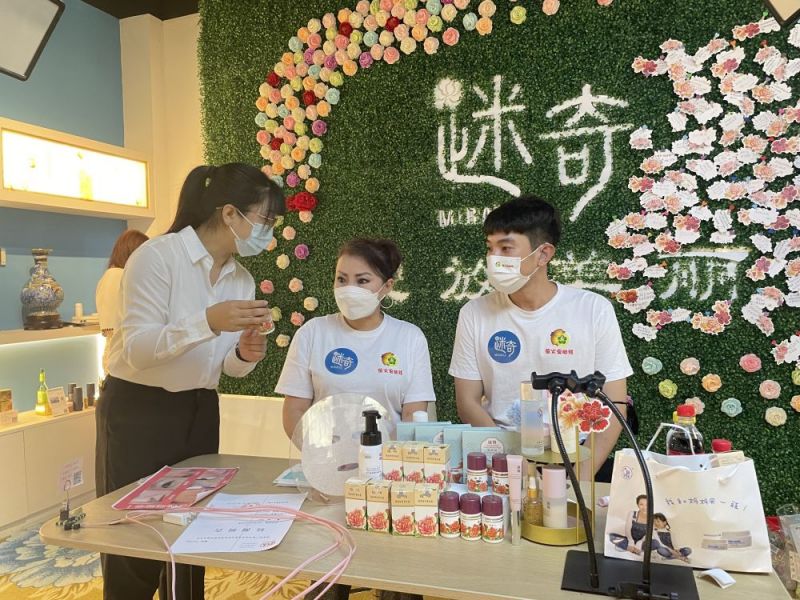 “萤火虫”“迷奇”联手打造新品牌 探索残疾人就业新形态 “萤火虫”“迷奇”联手打造新品牌 探索残疾人就业新形态