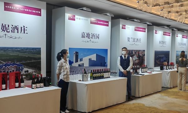 一颗小葡萄，酿成大产业！宁夏葡萄酒产值突破300亿，2025年将达千亿