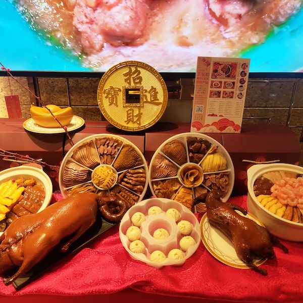 上海年夜饭预定火爆:有老字号上半年就已订光,疫情下“外带礼盒”兴起 上海年夜饭预定火爆:有老字号上半年就已订光,疫情下“外带礼盒”兴起