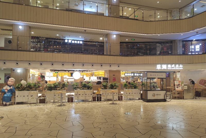夜探西单商圈,烟火气回归在路上:堂食恢复后餐饮业待复苏 夜探西单商圈,烟火气回归在路上:堂食恢复后餐饮业待复苏