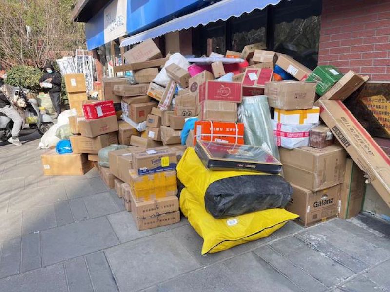 上海直击:快递囤积、外卖运力紧张,多家酒店可接待“自我隔离”的阳性客人 上海直击:快递囤积、外卖运力紧张,多家酒店可接待“自我隔离”的阳性客人