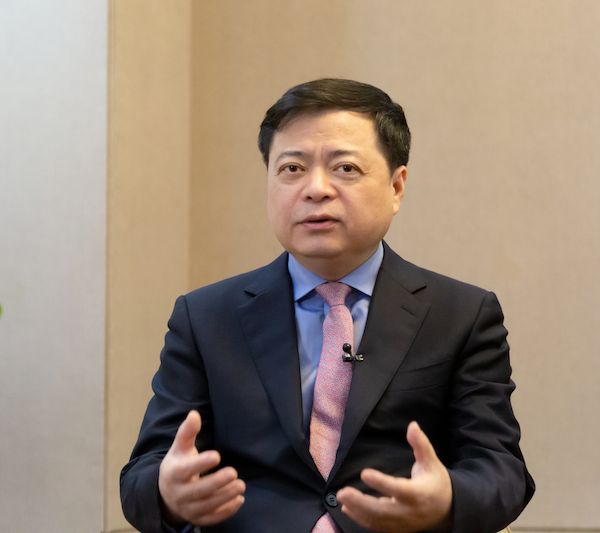 全国政协委员、正泰集团董事长南存辉：加快推进重点大型风电光伏基地建设｜聚焦2023全国两会