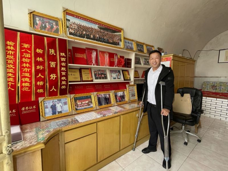 那个被宣告终生瘫痪的小伙儿 不光自己站了起来,还助力整村实现脱贫 那个被宣告终生瘫痪的小伙儿 不光自己站了起来,还助力整村实现脱贫