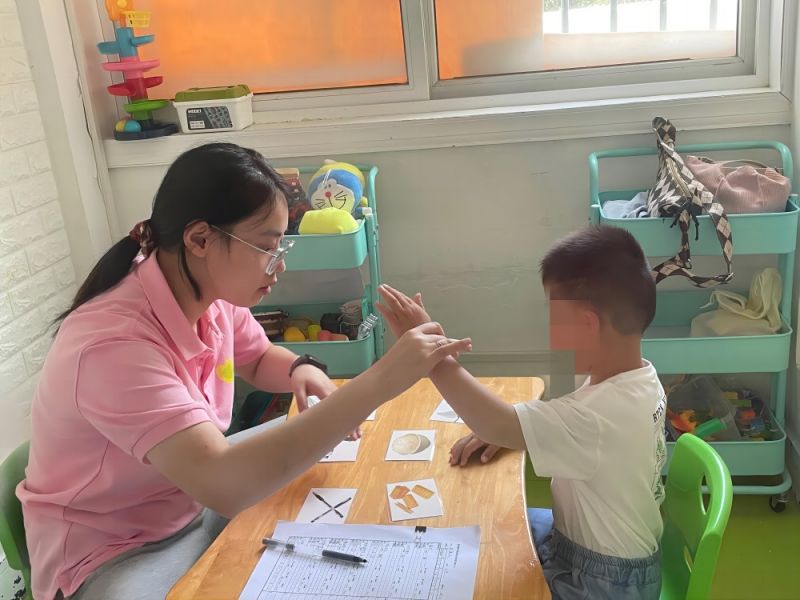 景德镇的银发老人与她的500多个孤独症孩子 景德镇的银发老人与她的500多个孤独症孩子