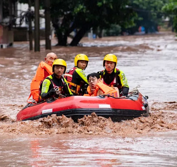 痛心!重庆万州洪涝已致15人死亡4人失踪,两部门紧急预拨3.2亿元支持救灾 痛心!重庆万州洪涝已致15人死亡4人失踪,两部门紧急预拨3.2亿元支持救灾