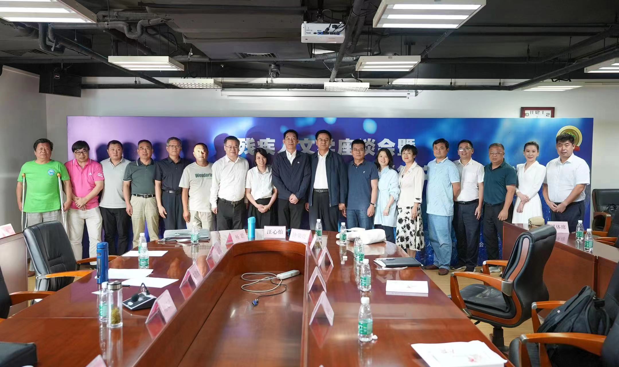 残疾人文学座谈会暨《人民文学》残疾人文学专刊征文启动仪式在京举行 残疾人文学座谈会暨《人民文学》残疾人文学专刊征文启动仪式在京举行