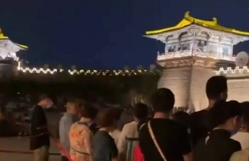 1000多名游客等11名迟到的外国游客？襄阳唐城景区致歉