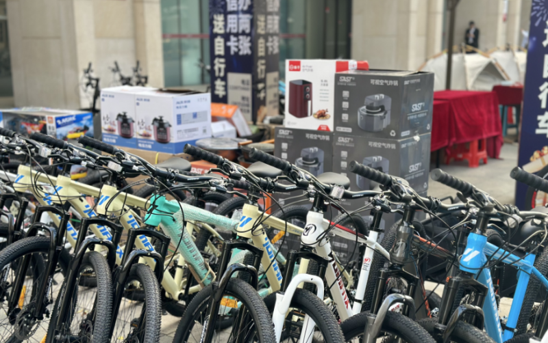 从“办卡送大鹅”到“办卡领山地车”,“双节”北京现信用卡获客大战|双节消费调研行 从“办卡送大鹅”到“办卡领山地车”,“双节”北京现信用卡获客大战|双节消费调研行