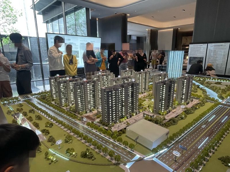 “双节”上海楼市分化显著:热门新盘人气火爆,二手房市场仍处博弈阶段|双节消费调研行 “双节”上海楼市分化显著:热门新盘人气火爆,二手房市场仍处博弈阶段|双节消费调研行
