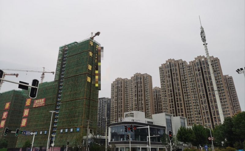武汉假期新盘“拼了”:同区域楼盘“互踩”,销售蹲竞品门口拉客,二手挂牌量仍在疯涨 |双节消费调研行 武汉假期新盘“拼了”:同区域楼盘“互踩”,销售蹲竞品门口拉客,二手挂牌量仍在疯涨 |双节消费调研行