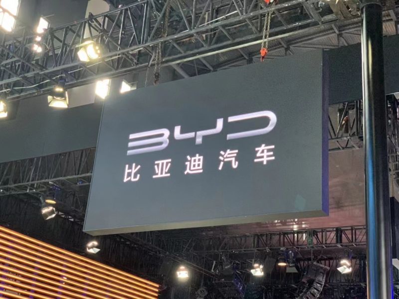 日赚超亿元、一天收12万份简历,比亚迪成新能源车企头号“香饽饽” 日赚超亿元、一天收12万份简历,比亚迪成新能源车企头号“香饽饽”