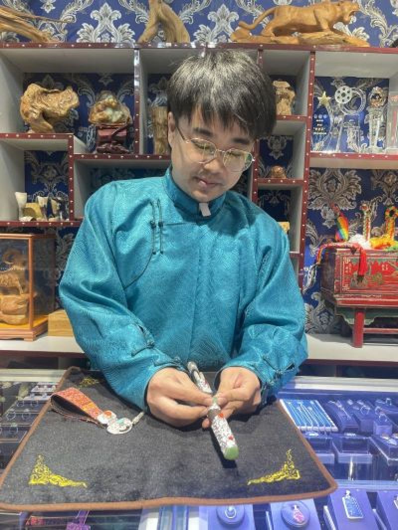 了不起的90后匠人！他用心雕琢残而不废的精彩人生