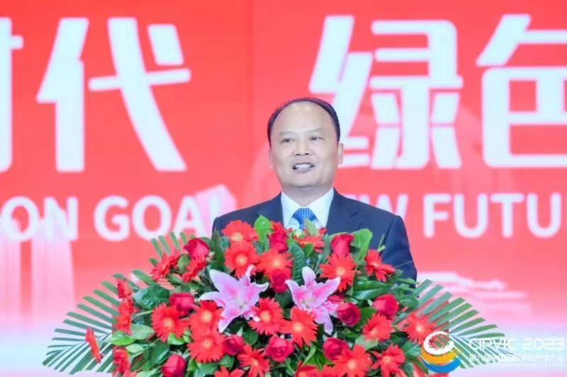 光伏行业产能过剩?通威集团刘汉元:不用太担心,尽可能交给市场办 光伏行业产能过剩?通威集团刘汉元:不用太担心,尽可能交给市场办