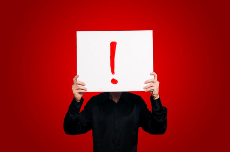 爱尔眼科医生术中拳击患者头部？院方回应称：锤压提醒｜快讯