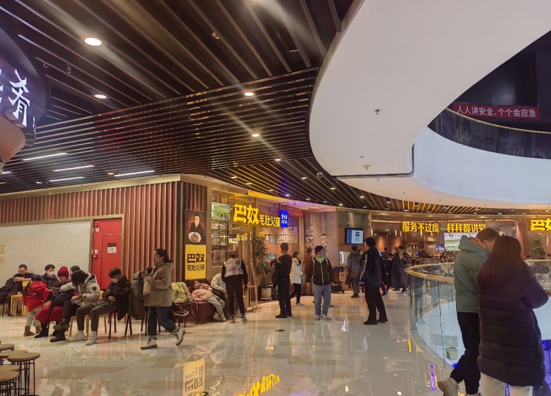 门店忙得脚不沾地!元旦餐饮“开门红”,烟火气升腾巨头开始卷价格 门店忙得脚不沾地!元旦餐饮“开门红”,烟火气升腾巨头开始卷价格