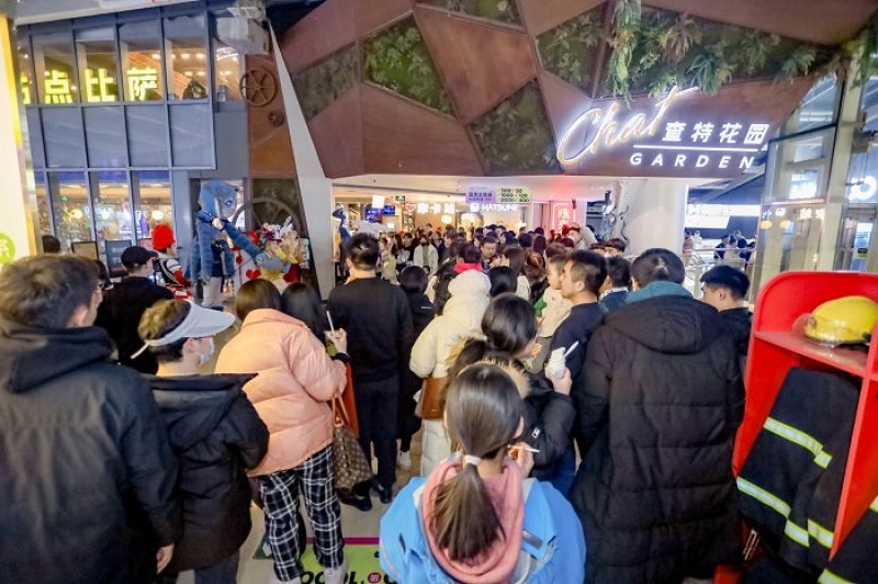 北京元旦调查:霸王茶姬被热抢,颐和园冰场仿佛“下饺子”,60个商圈客流超两千万人 北京元旦调查:霸王茶姬被热抢,颐和园冰场仿佛“下饺子”,60个商圈客流超两千万人