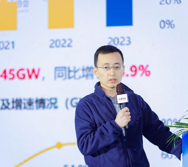 光伏行业喜忧参半!中国光伏协会戴思源:未来发展分布式户用光伏很有必要|2024华夏双碳能源发展大会 光伏行业喜忧参半!中国光伏协会戴思源:未来发展分布式户用光伏很有必要|2024华夏双碳能源发展大会