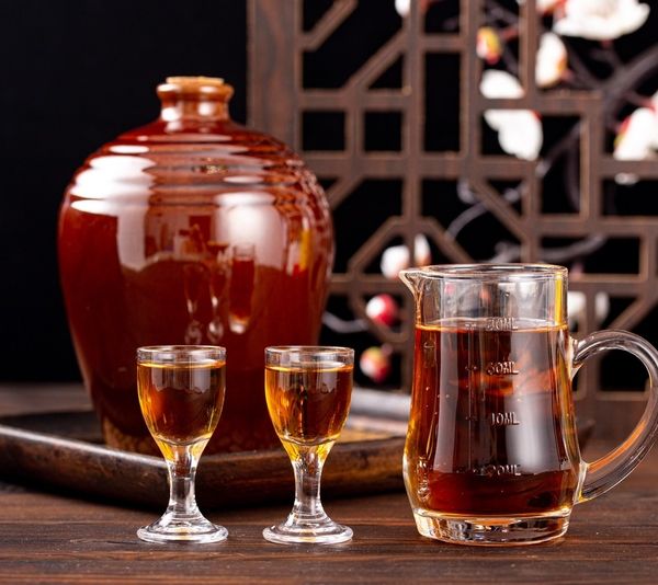 连亏四年后一季度净利骤降近98%,黄酒企业三足鼎立为何金枫酒业居第三?|财报异动透视镜 连亏四年后一季度净利骤降近98%,黄酒企业三足鼎立为何金枫酒业居第三?|财报异动透视镜