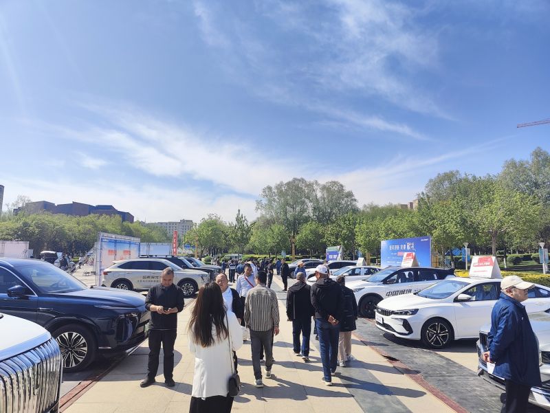“消费意愿大幅提升”汽车4S店销售员眼中的“五一”｜五一消费调查
