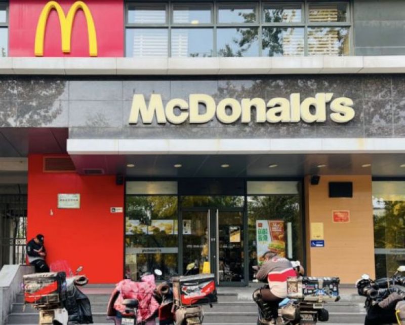 万店征途劲敌已先行,麦当劳中国焦急“揽客” 万店征途劲敌已先行,麦当劳中国焦急“揽客”