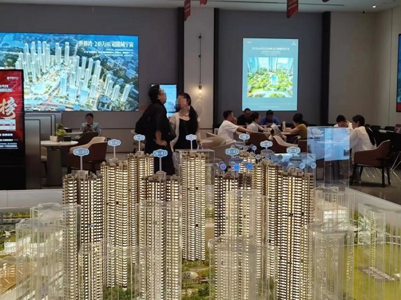 实探:深圳松绑非核心区限购后,有刚改客户当晚马上订房,还有项目海报直呼“好房告急” 实探:深圳松绑非核心区限购后,有刚改客户当晚马上订房,还有项目海报直呼“好房告急”