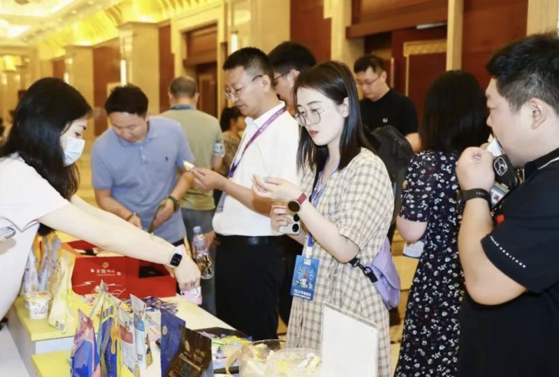 “日减8000吨奶才能大幅缓解”!奶源过剩掣肘企业盈利,妙可蓝多探路“奶酪方案”破局 “日减8000吨奶才能大幅缓解”!奶源过剩掣肘企业盈利,妙可蓝多探路“奶酪方案”破局
