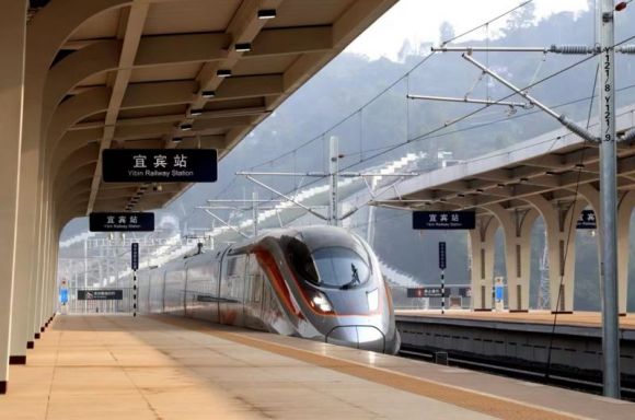 创历史新高！前7月全国铁路发送旅客超25亿人次｜快讯