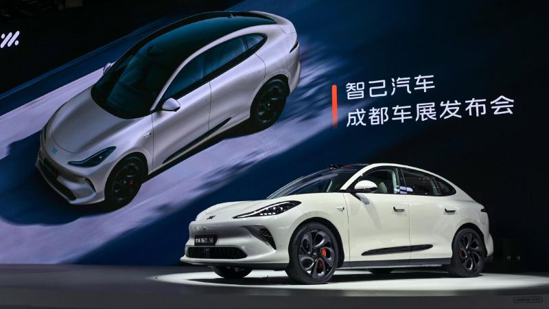 深化技术底蕴，智己LS6实现“原地掉头” | 聚焦2024成都车展