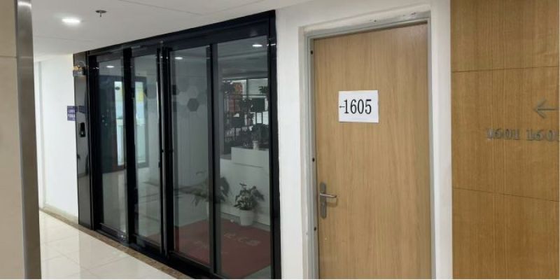 圈钱新套路？以民宿装修、返租收割业主后，酒管公司失联，“公司的牌子都拿走了”