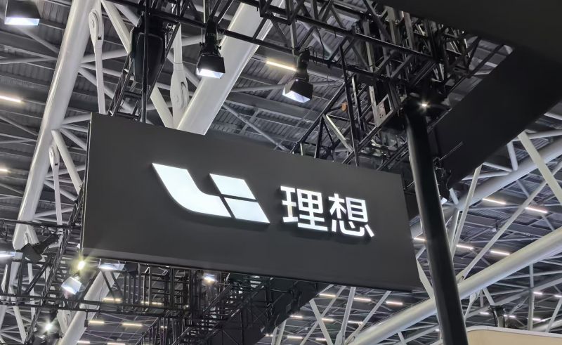 “上车就能开”“操作更像人”，理想智驾正式全量推送“车位到车位”功能