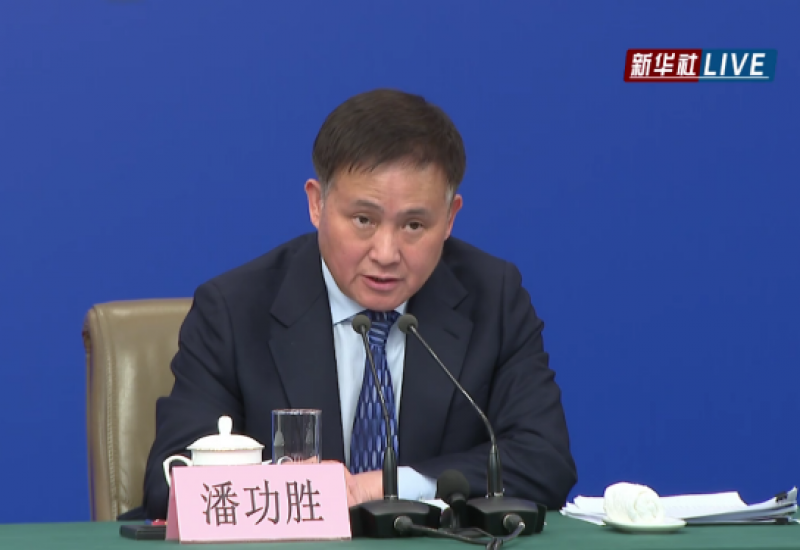 央行行长潘功胜：高风险中小银行数量较峰值已下降一半｜两会速递