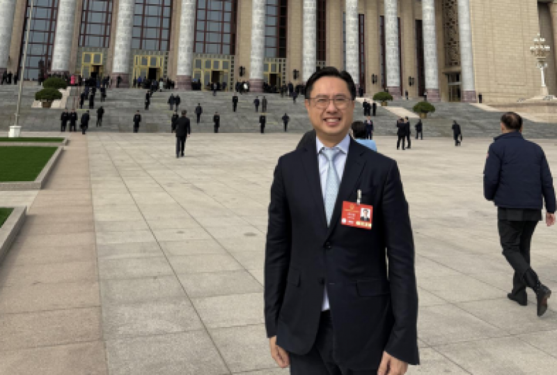 “China Travel”燃爆全球！全国人大代表冼汉迪：建议探索多元化退付方式，支持人民币直接退税至境外账户｜两会声音