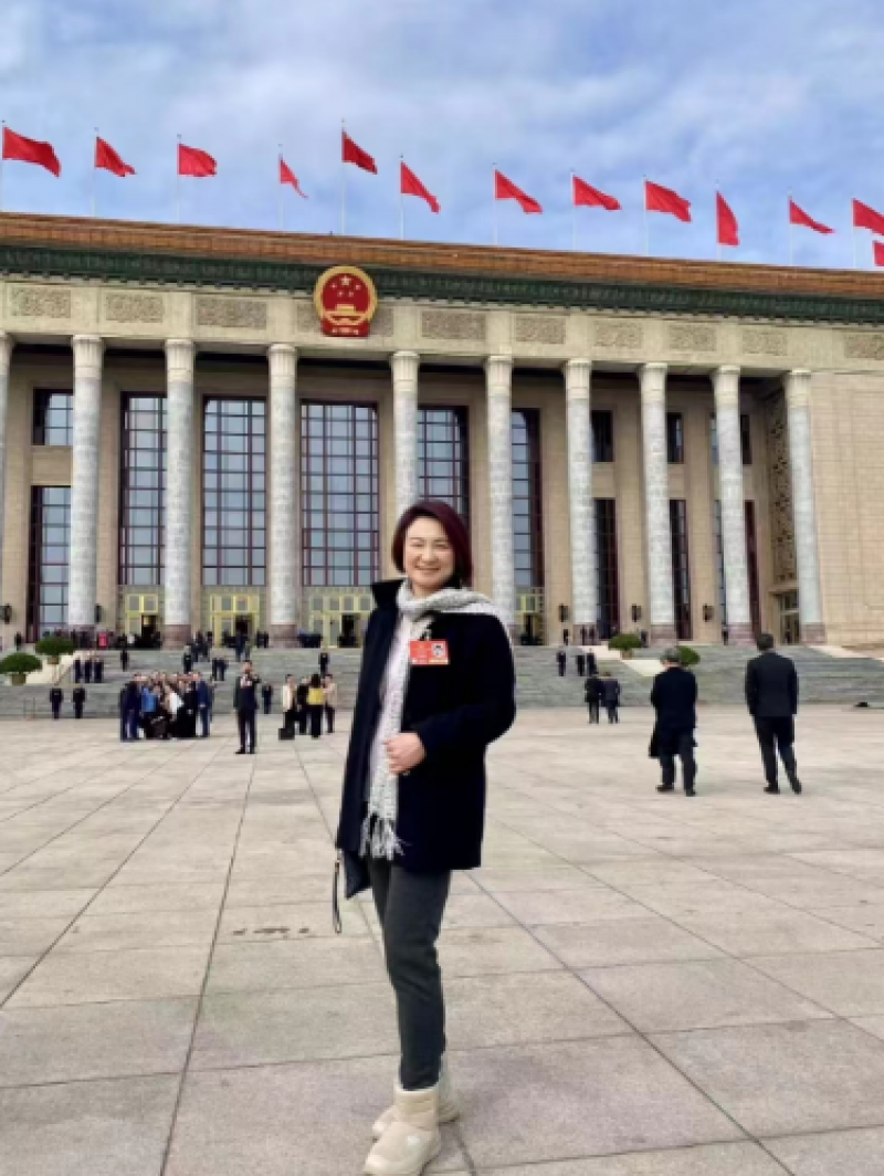 推动内地养老金投资香港，加快内地企业赴港上市，全国人大常委会委员李慧琼聚焦香港内地融合发展｜两会声音