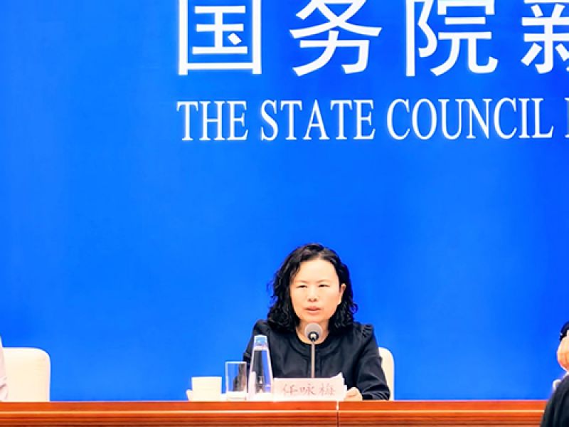 央行征信管理局局长任咏梅：依法推动证券保险领域金融信用信息归集共享，创新研发多元化征信产品｜快讯