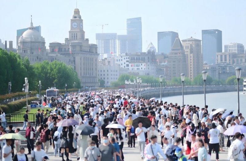 上海小长假消费成绩单出炉：五天进账近600亿元，入境消费增长超两倍丨五一促消费观察  
