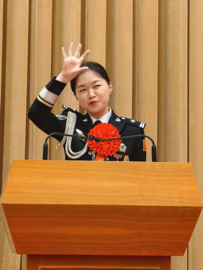何巧:用手语架起信任之桥 何巧:用手语架起信任之桥