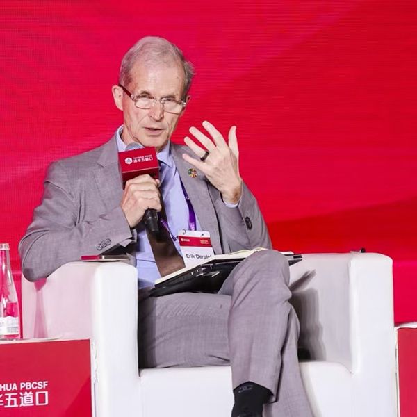 亚投行白乐夫：从发展中国家视角下，全球经济正从“一元世界”向多极化转变｜快讯