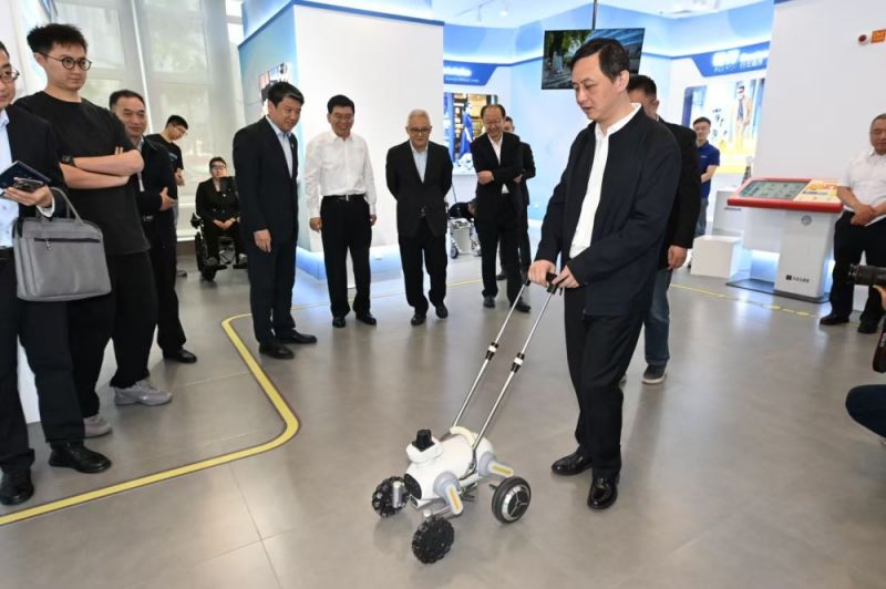 超60种科技助残产品与残疾人“零距离”接触，AR字幕眼镜等纳入补贴目录｜聚焦全国助残日