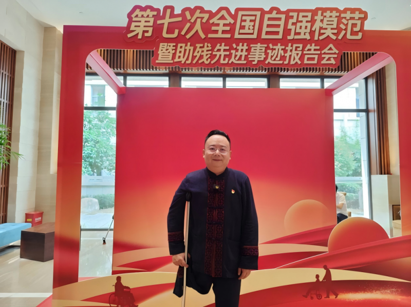 杨育：身体可以残缺，灵魂绝不能褪色！