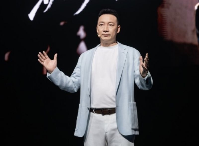 手机厂商集体布局机器人！荣耀新帅首秀，详解战略转型路径