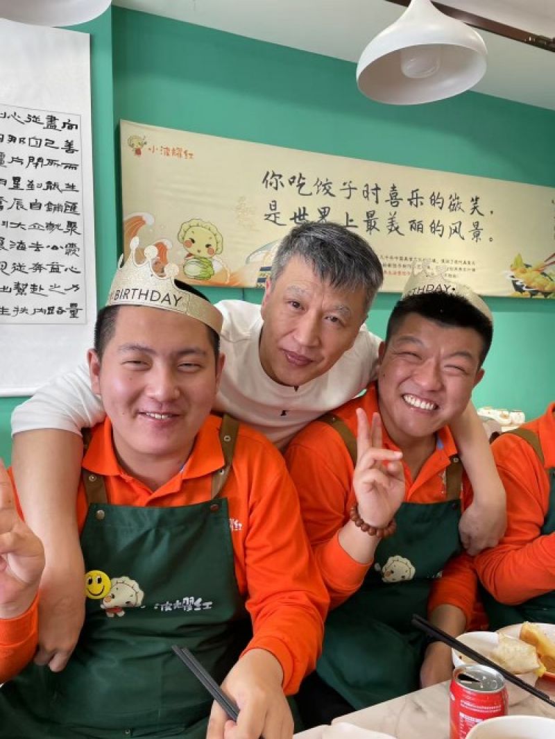 全国自强模范洪波：穿过失明的夜，他把自己活成了一道光