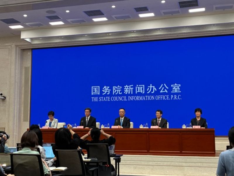 覃伟中：深圳将在产权保护、产业补贴、环境标准、劳动保护等领域先行先试｜快讯