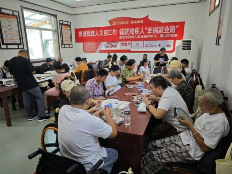 培养一人，带动一方！非遗传承人助力乡村振兴，残疾匠人“雕”“绘”出幸福人生｜非遗研培调研行