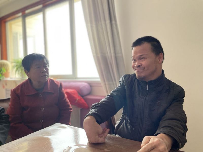 父亲离世后，高建清便和80岁高龄的母亲相依为命。.jpg