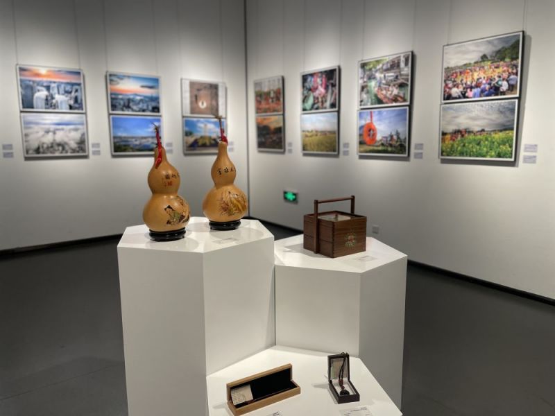 2024年全国残疾人文化周活动中，残疾人的手工艺品展示2。.jpg
